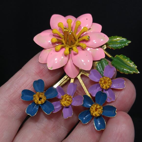 Vintage Enamel Floral Brooch, Pink Blue Lavender Gold, 1960s Jewelry - Picture 9 of 10